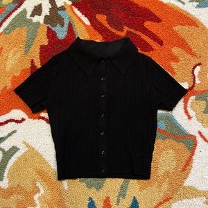 Black cropped shirt, crew neck, button down